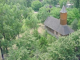 Biserica din Archis a fost mutata in curtea Spitalului Judetean Arad