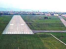 Din cauza lungimii insuficiente a pistei, Aeroportul Arad pierde curse aeriene - Virtual Arad News (c)2007