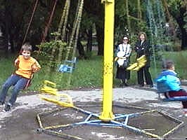 Parcul copiilor nu s-a schimbat prea mult - Virtual Arad News (c)2007
