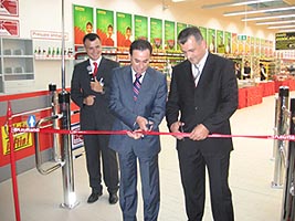 Primarul Falca a taiat panglica inaugurala a noului supermarket Kaufland