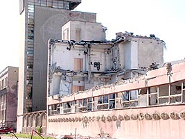 Recent a fost demolata si fatada fabricii Tricoul Rosu