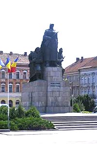 Statuia "Ostasului Roman" poarta amprenta erei comuniste