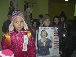 Un grup de copii a facut un manifest impotriva fumatului cu ocazia "Zilei Fara Tutun"