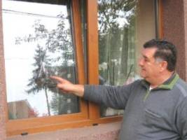 Casa unui arădean din localitatea Bătania a fost vandalizată de extremiştii maghiari care l-au şi ameninţat cu moartea cerându-i să părăsească Ungaria