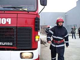 Detasementul de Pompieri Arad a participat la un exercitiu desfasurat in incinta complexului REAL