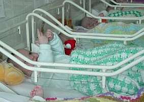 Nou nascuti abandonati in spital raman in grija Statului
