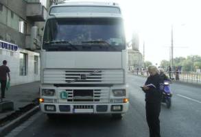 Poliţiştii comunitari au aplicat sancţiuni conducătorilor de vehicule de mare tonaj care au ignorat prevederile legale
