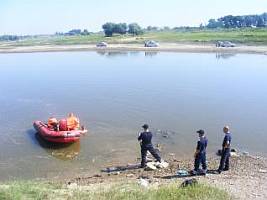 Pompierii au executat un exercitiu de recunoastere a raului Mures folosind barcile de salvare