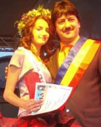 Primarul Petru Antal alaturi de Miss Pecica 2009
