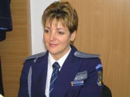 Purtatorul de cuvant al IPJ Arad - Camelia Tuduce prezinta activitatea politiei de proximitate
