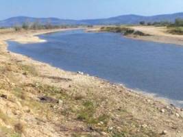 Sistemul de Gospodărire a Apelor Arad desfăşoară o amplă acţiune de igienizare şi salubrizare a cursului râului Mureş