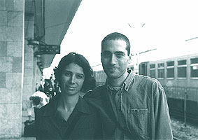 Fiul lui Doru, Stefan, cu sotia sa sosind la Arad de la Milano