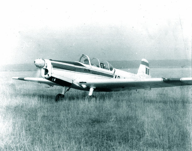 Avionul ZLIN 726, YR-ZBN decoland de pe aerodromul scoala Strejnic - Ploiesti (1988, Pilot instructor GICA MILITARU si eleva pilot)