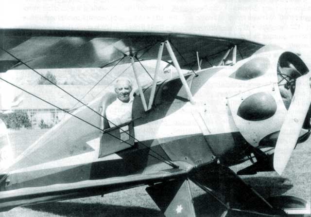 1982, Austria-Spitzberg. Cu ocazia campionatului mondial de acrobatie aeriana la care a participat echipa Romaniei, Constantin Manolache a facut din nou cunostinta, dupa 21 de ani, cu un avion Bu Jungmeister austriac
