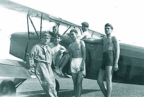 Mai 1940, punctul de zbor 7 B, instructor Adj. STANA D., avionul Fleet nr. 170 pe terenul Tunari