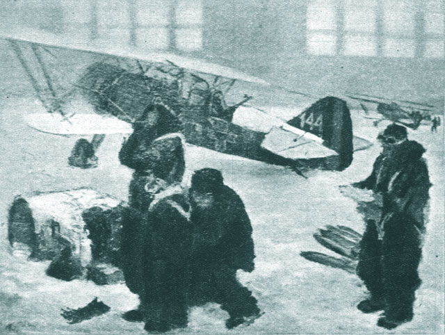 Din picturile razboiului: "Aerodromul de la Morozvkaia" - autor Cpt. T. R. Sutianu Petre. Inzapezire, avioane IAR-37, pregatirea misiunii